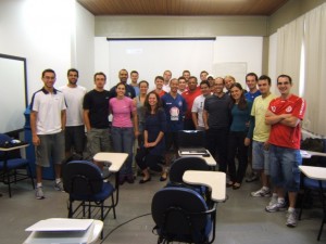 Prof. Dr. Rodrigo Bini e a turma que participou do curso de Matlab Aplicado à Análise de Sinais Biológicos promovido pelo Grupo de Pesquisa em Biodinâmica (GPBIO).